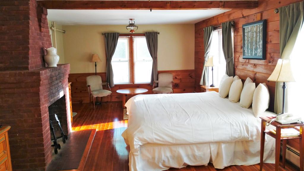 Woodbound Inn Rindge Eksteriør bilde