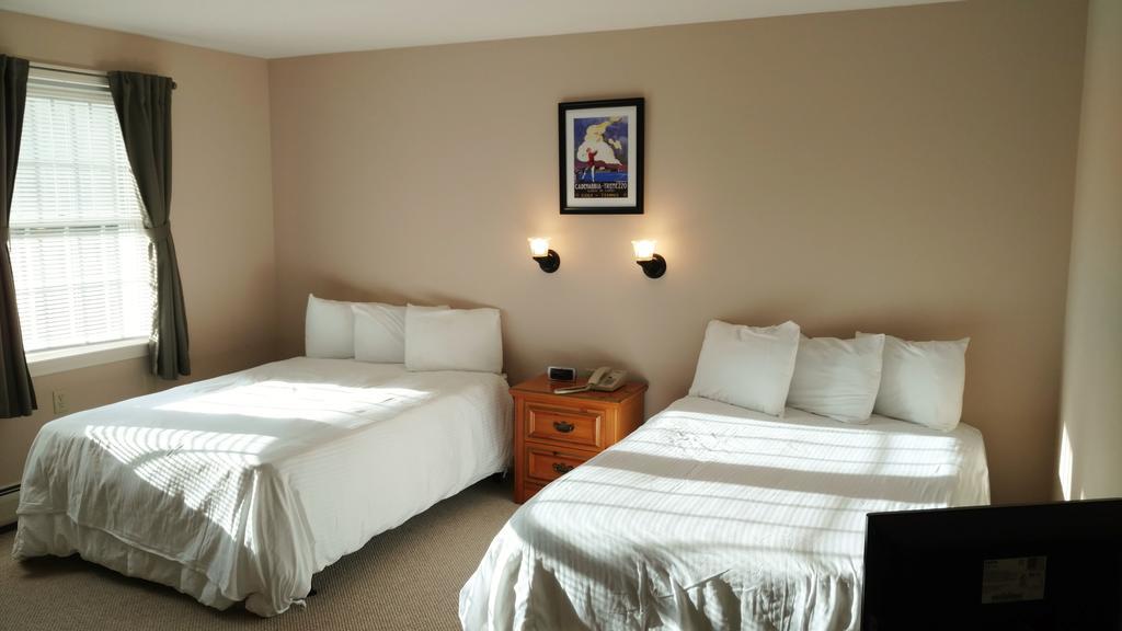 Woodbound Inn Rindge Eksteriør bilde